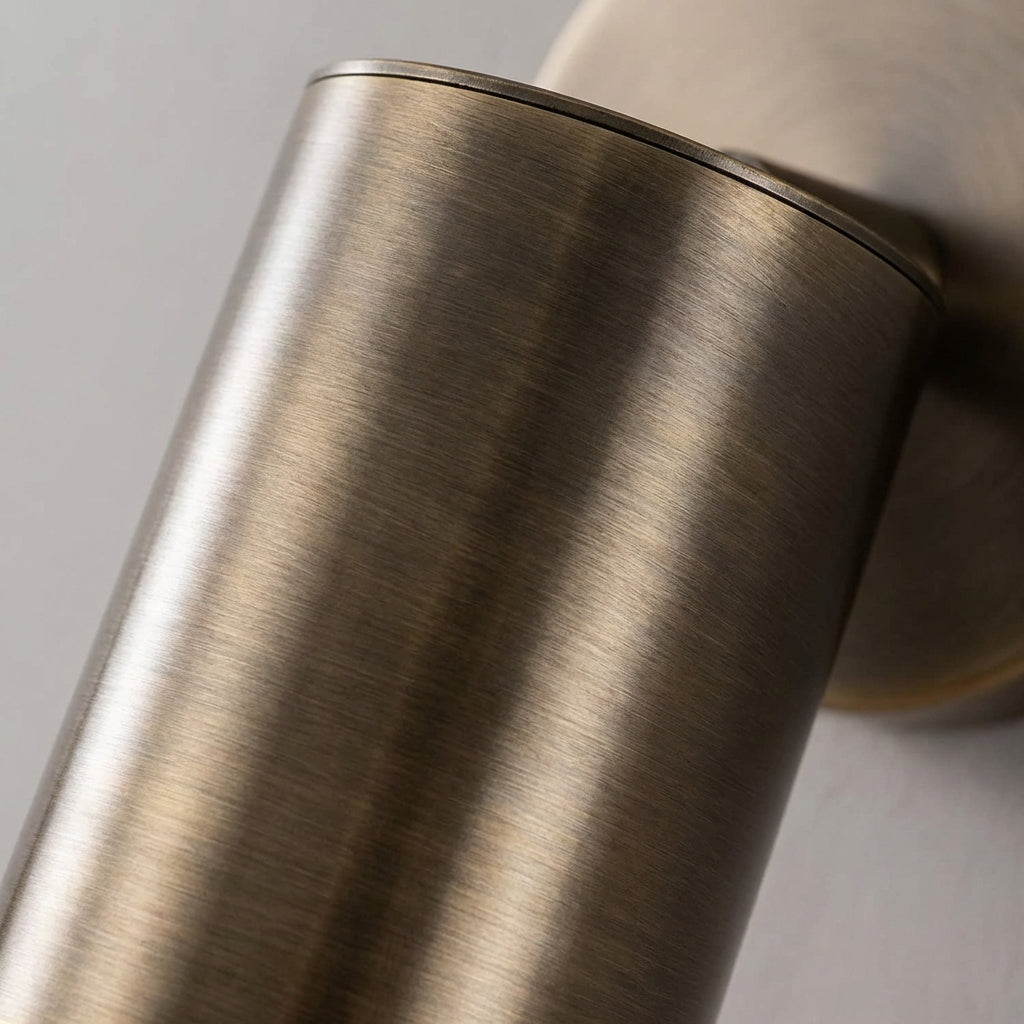 Minimalistische zylindrische Wandleuchte aus Metall mit flachem Profil
