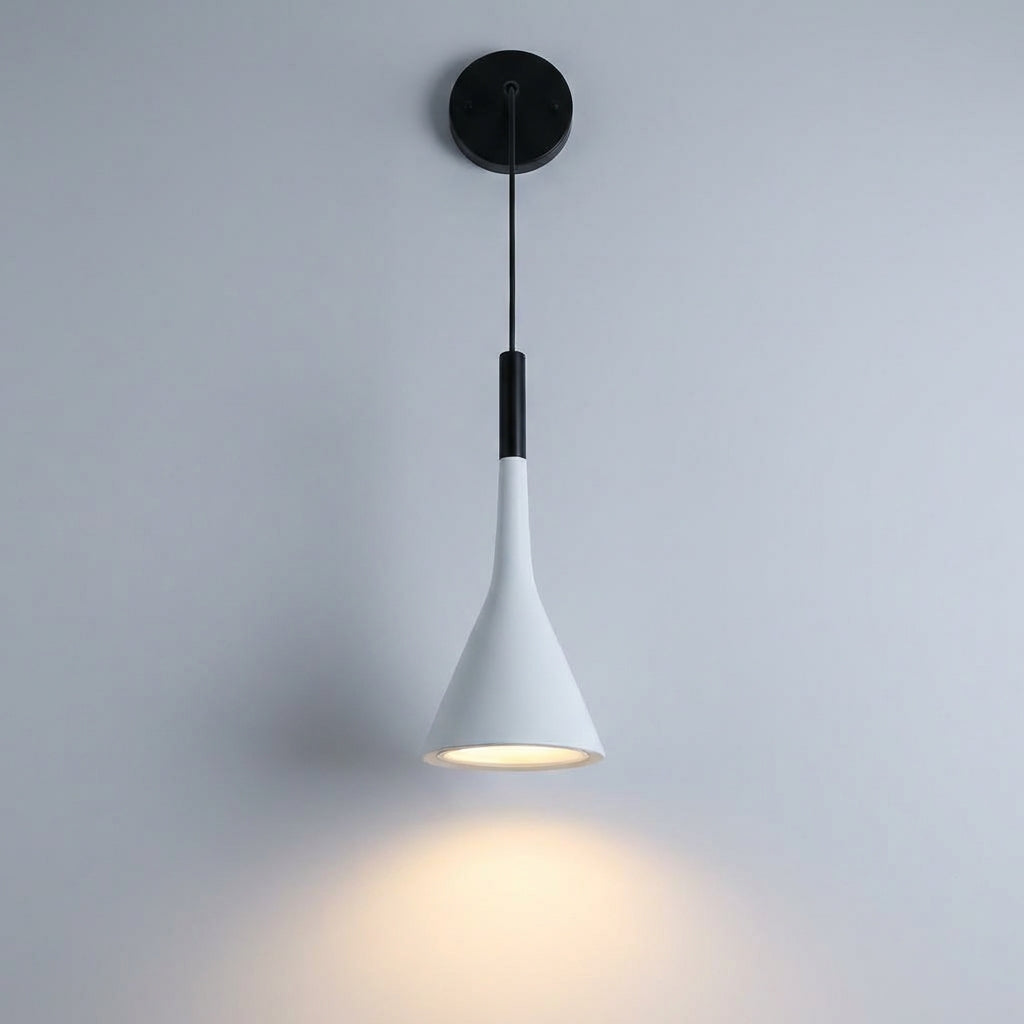 Minimalistische skandinavische Wandleuchte aus Harz und Aluminium mit verstellbarem Kabel