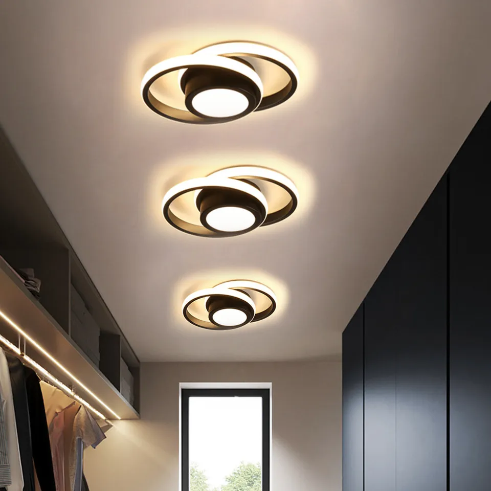 Elegante Deckenleuchte mit zwei Acrylringen und energieeffizientem Design
