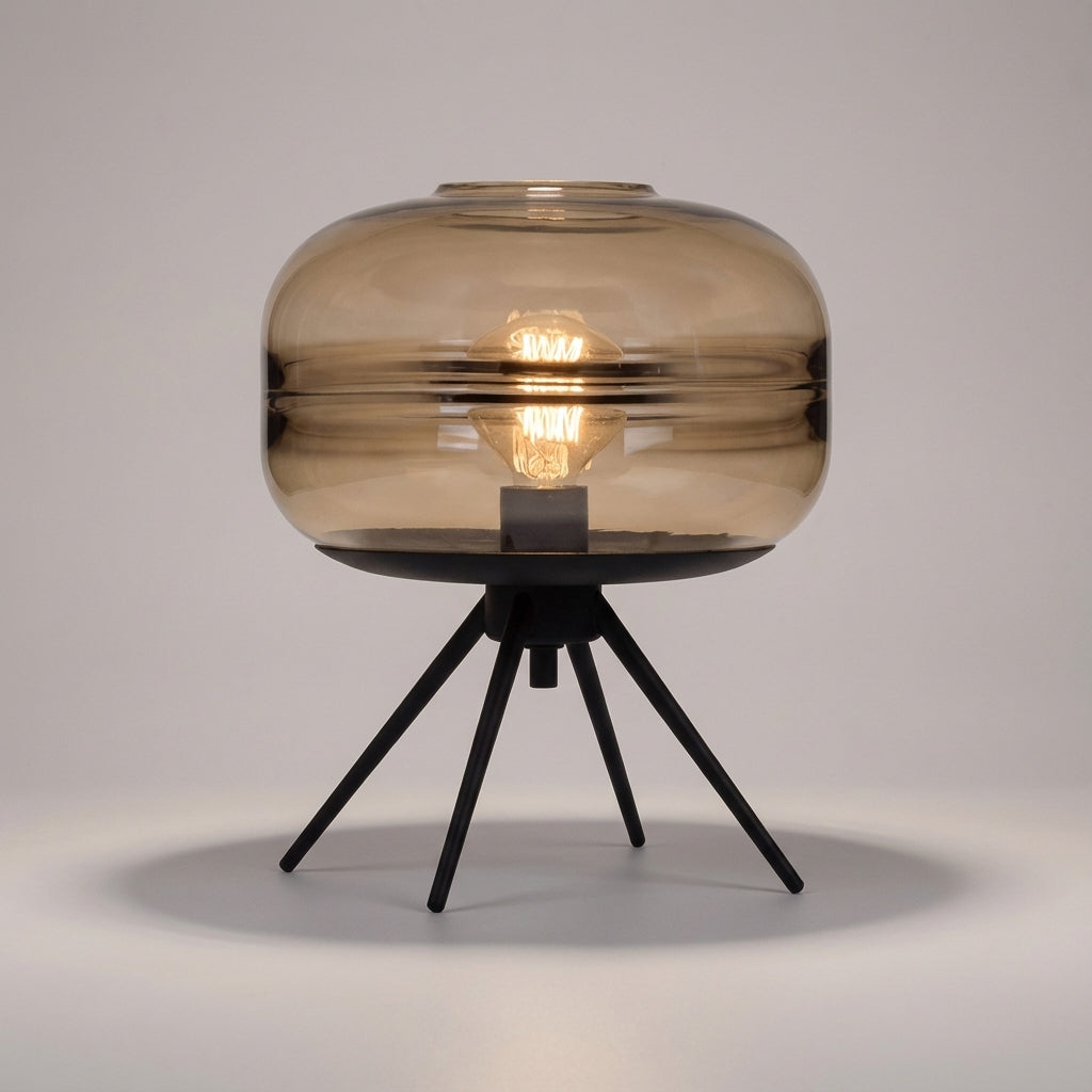 Skulpturale Tischlampe mit vierbeinigem Metallsockel und Glasschirm