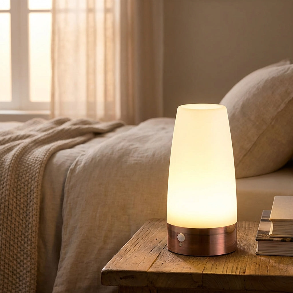 Kabellose, batteriebetriebene Nachttischlampe mit Bewegungssensor und stimmungsvollem Licht