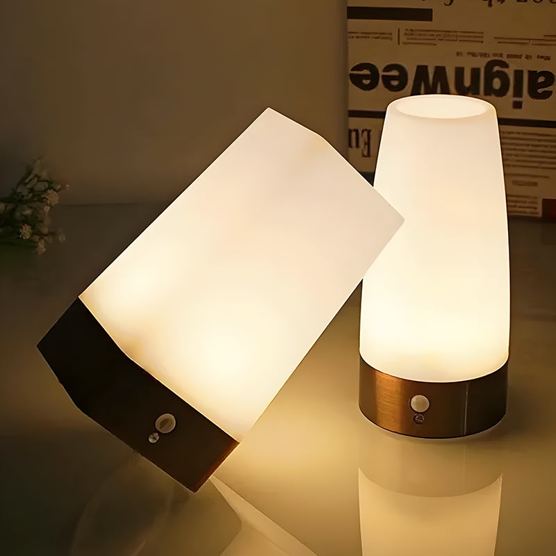 Kabellose, batteriebetriebene Nachttischlampe mit Bewegungssensor und stimmungsvollem Licht