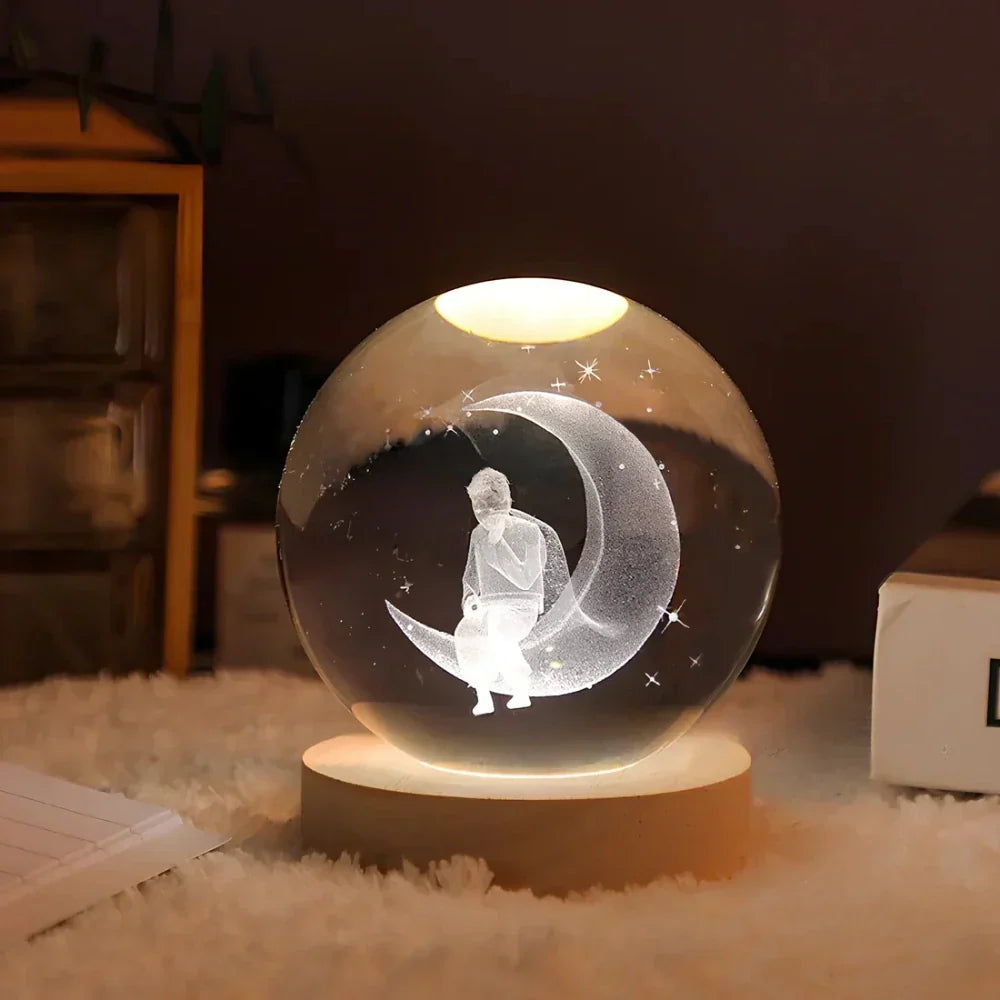 Nachtlicht und Tischlampe mit gravierter Kristallkugel in Planetenform