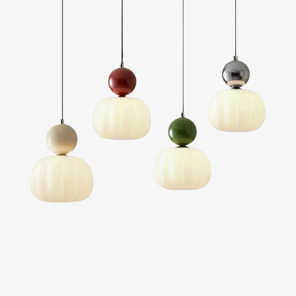 Skulpturale Bauhaus-Pendelleuchte mit polierter Kugel und geriffeltem Acrylschirm