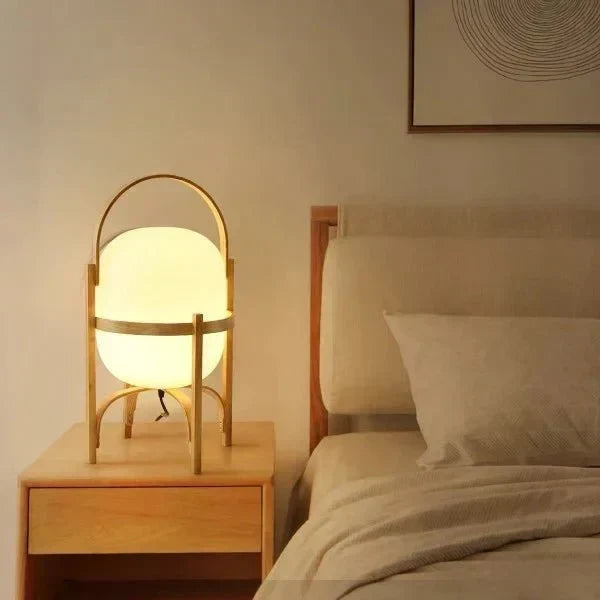 Tragbare Tischlampe aus Opalglas mit Holzrahmen und Griff