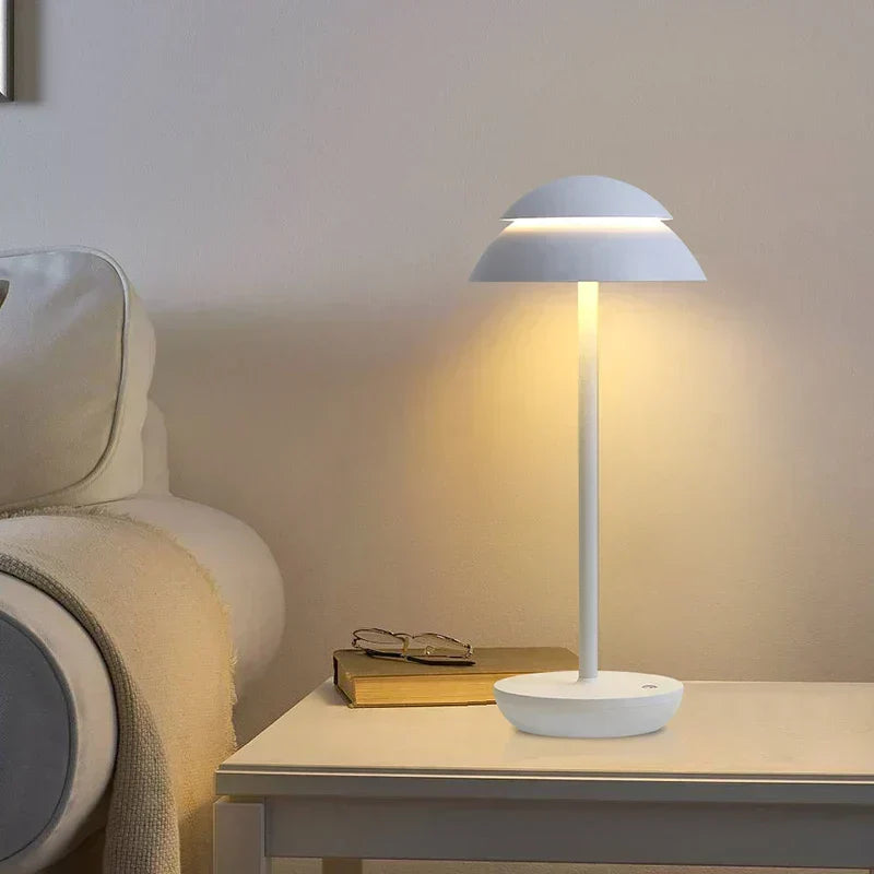 Skulpturale kabellose, wiederaufladbare Aluminium-Tischlampe mit Kuppelschirm