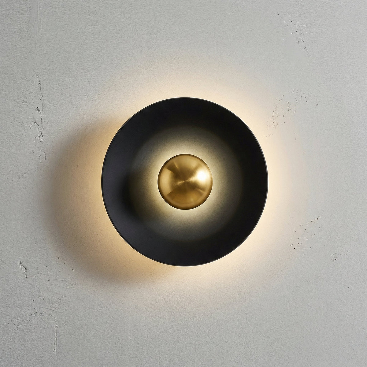 Runde minimalistische Kreiswandleuchte mit Halo-Leuchteffekt