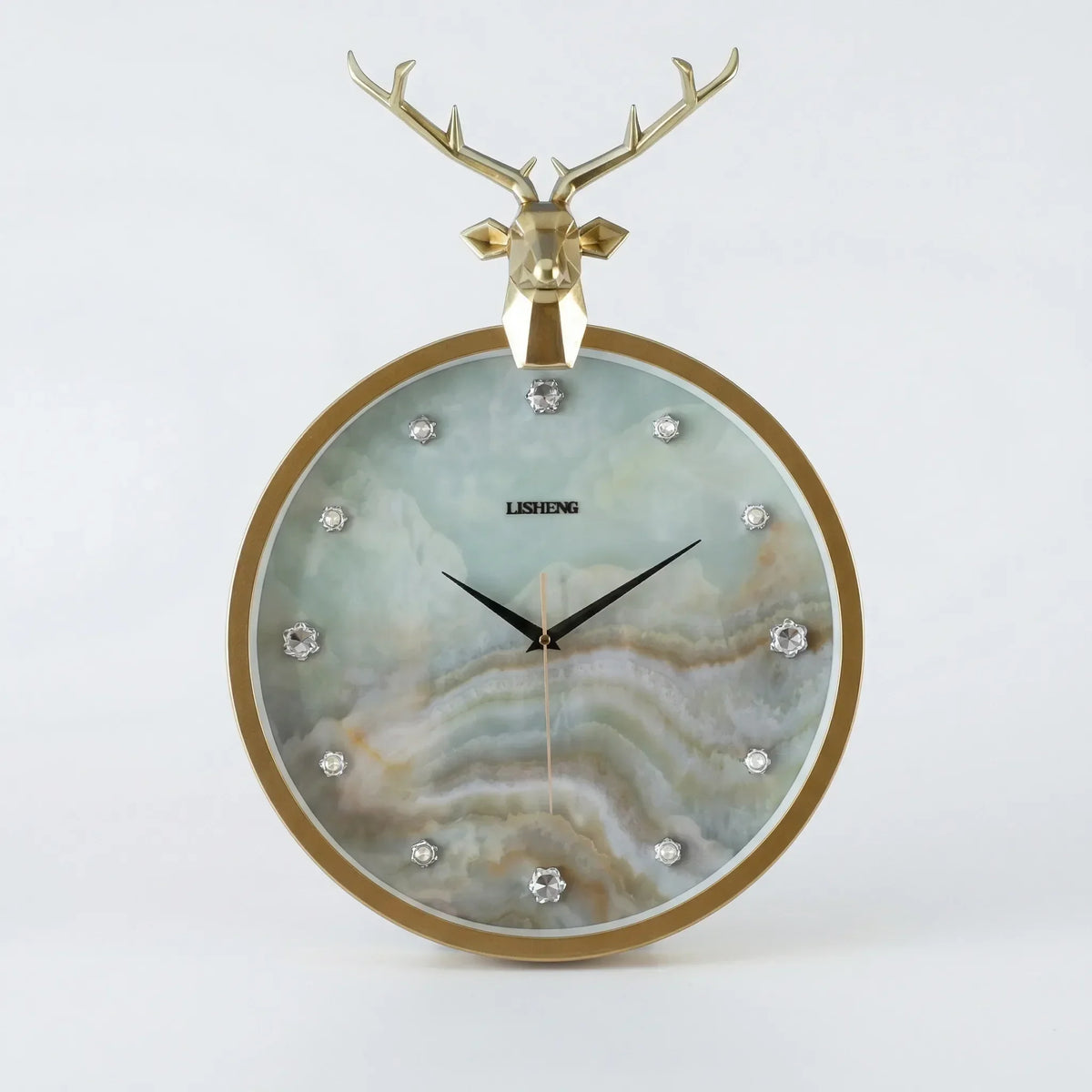 Skulpturale runde leise Wanduhr mit Hirschdekor und gleitendem Sekundenzeiger