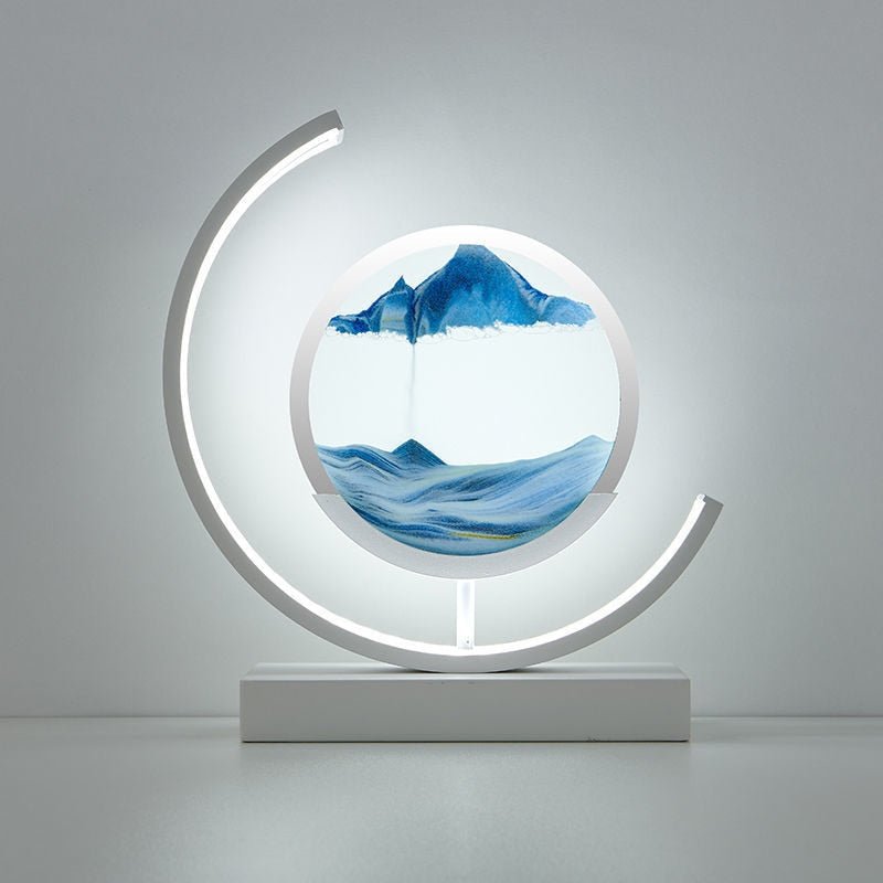 Tischlampe mit rotierender Sandkunst-Skulptur und stimmungsvoller Beleuchtung