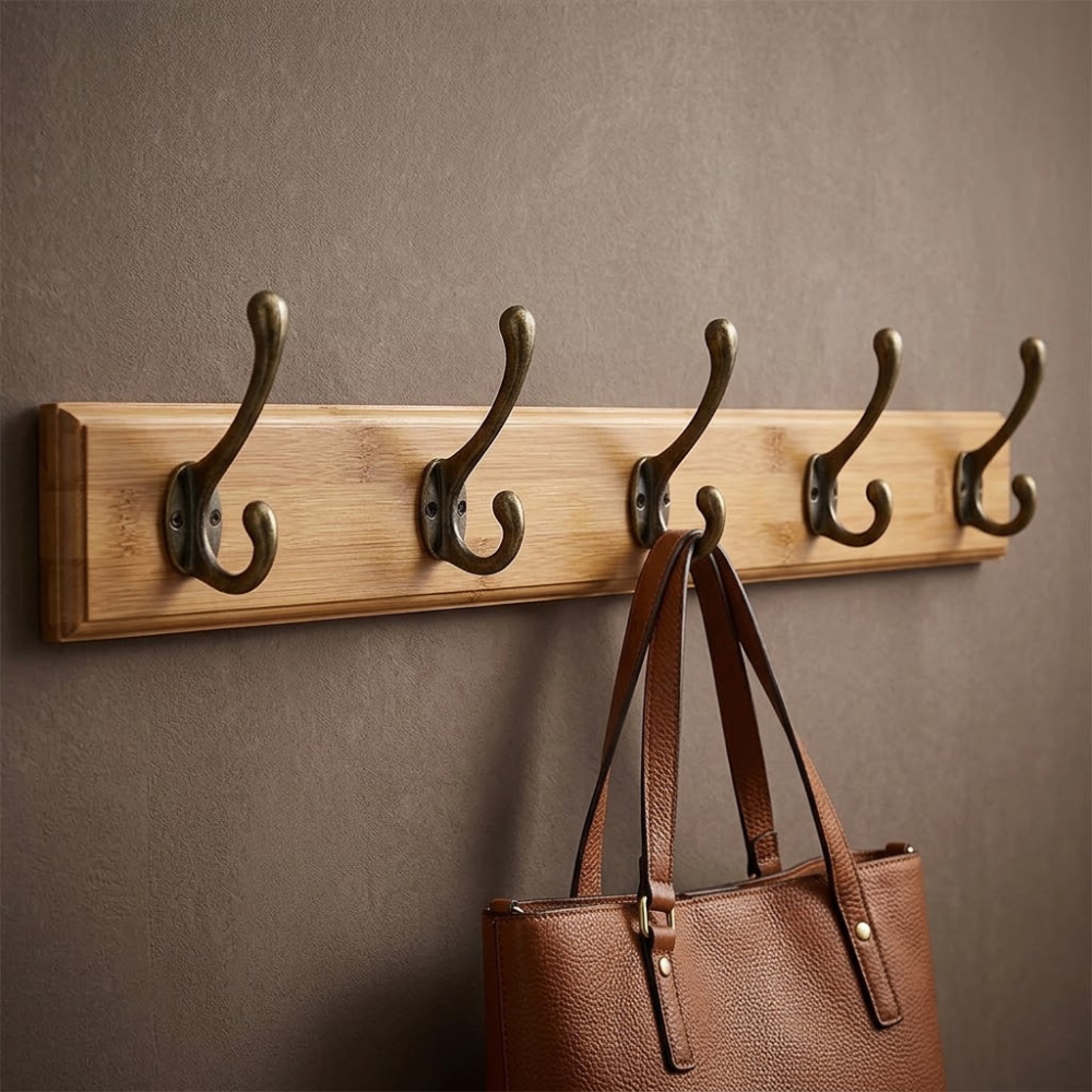Skulpturale minimalistische organische Wandgarderobe aus Holz