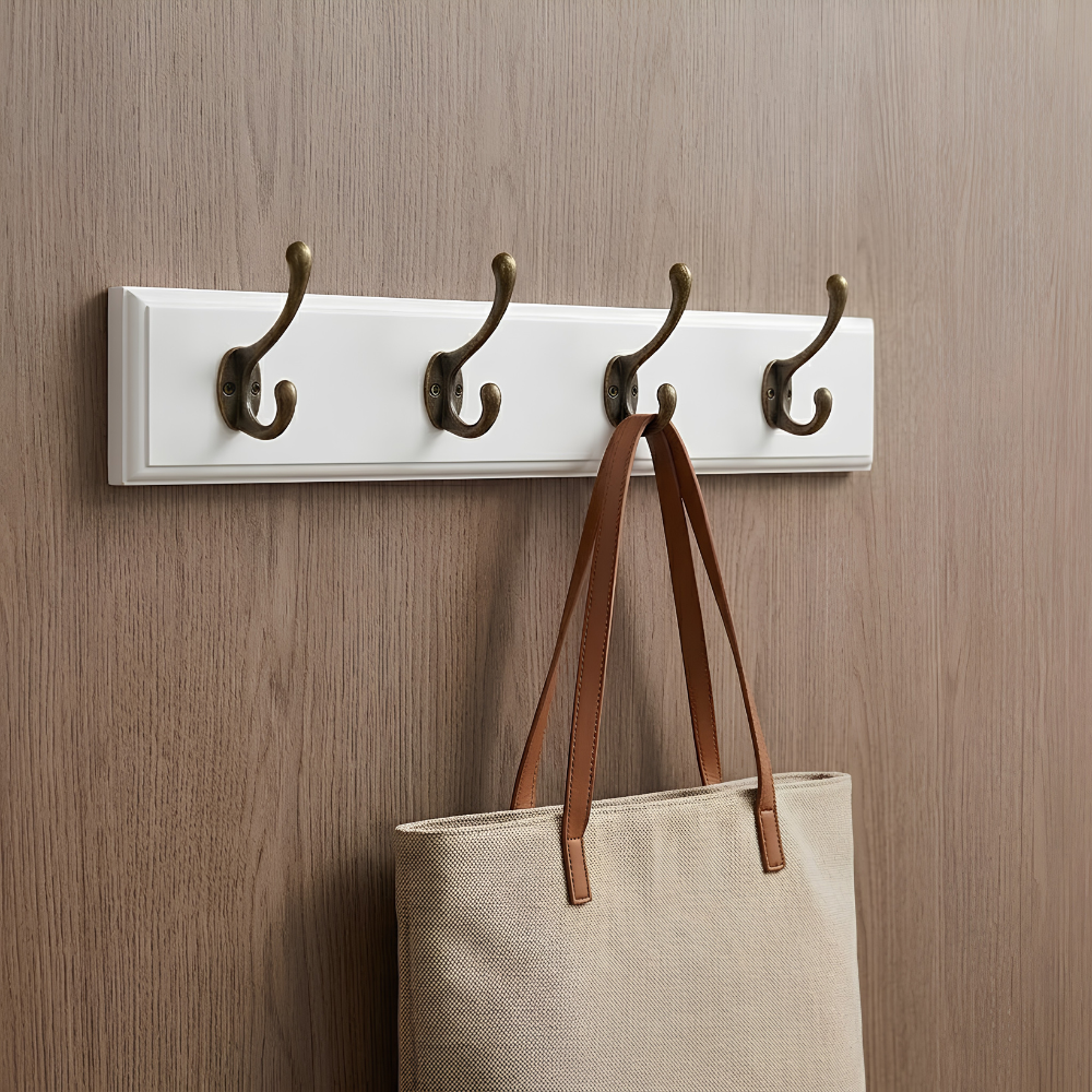 Skulpturale minimalistische organische Wandgarderobe aus Holz