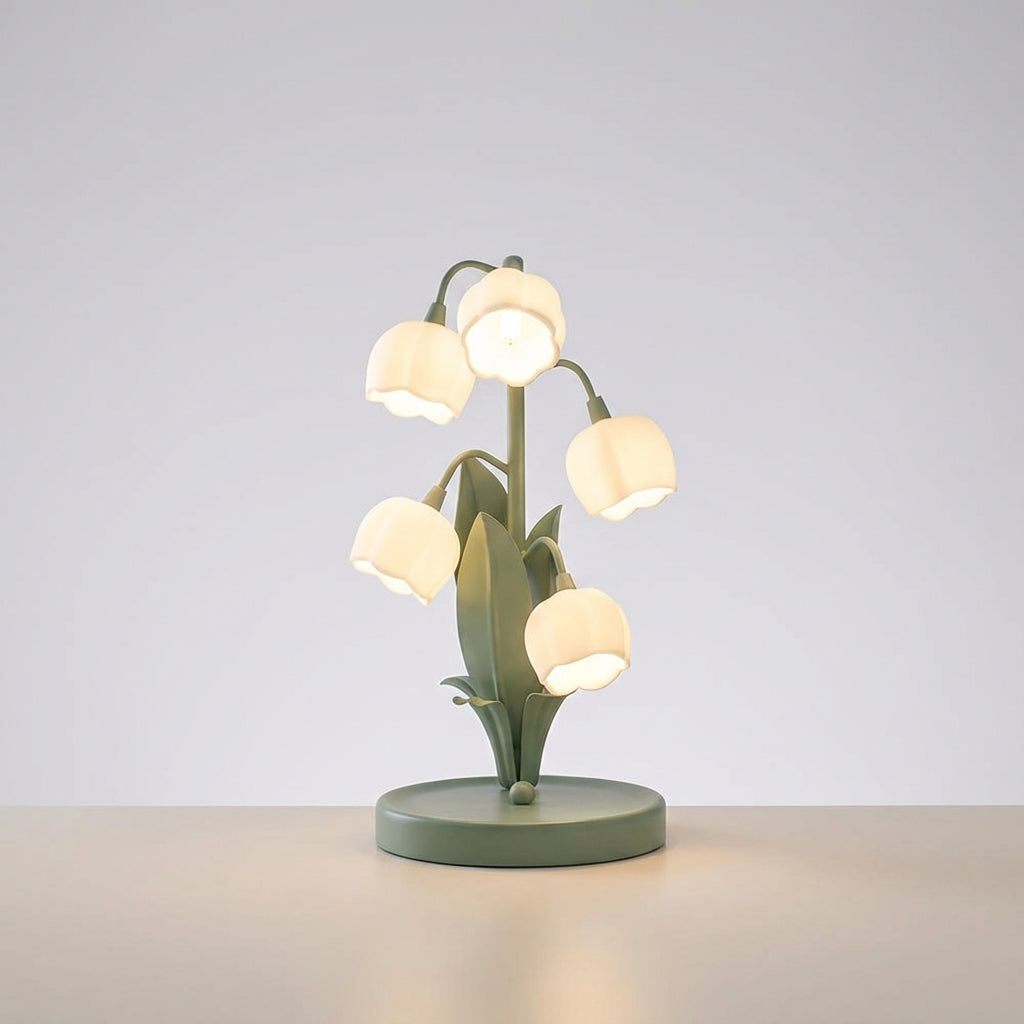 Schlanke Metalltischlampe mit skulpturalem Orchideenblütenschirm