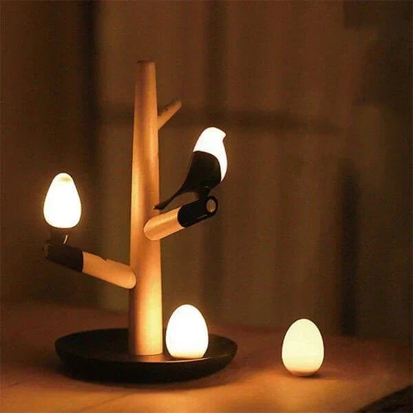 Tischlampe mit Vogelsilhouette auf einem Ast, Bewegungssensor und Tippsteuerung