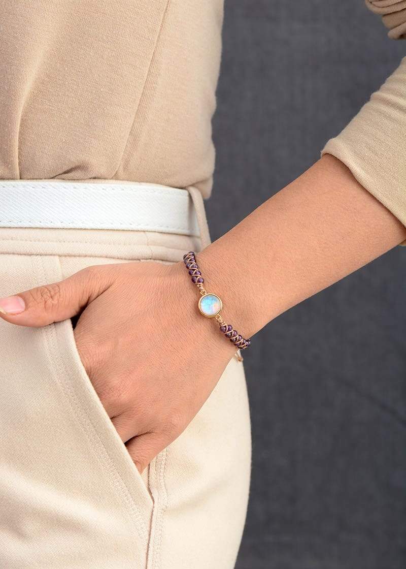 Håndlavet boho-yogaarmbånd med ametyst-, opal- og perler
