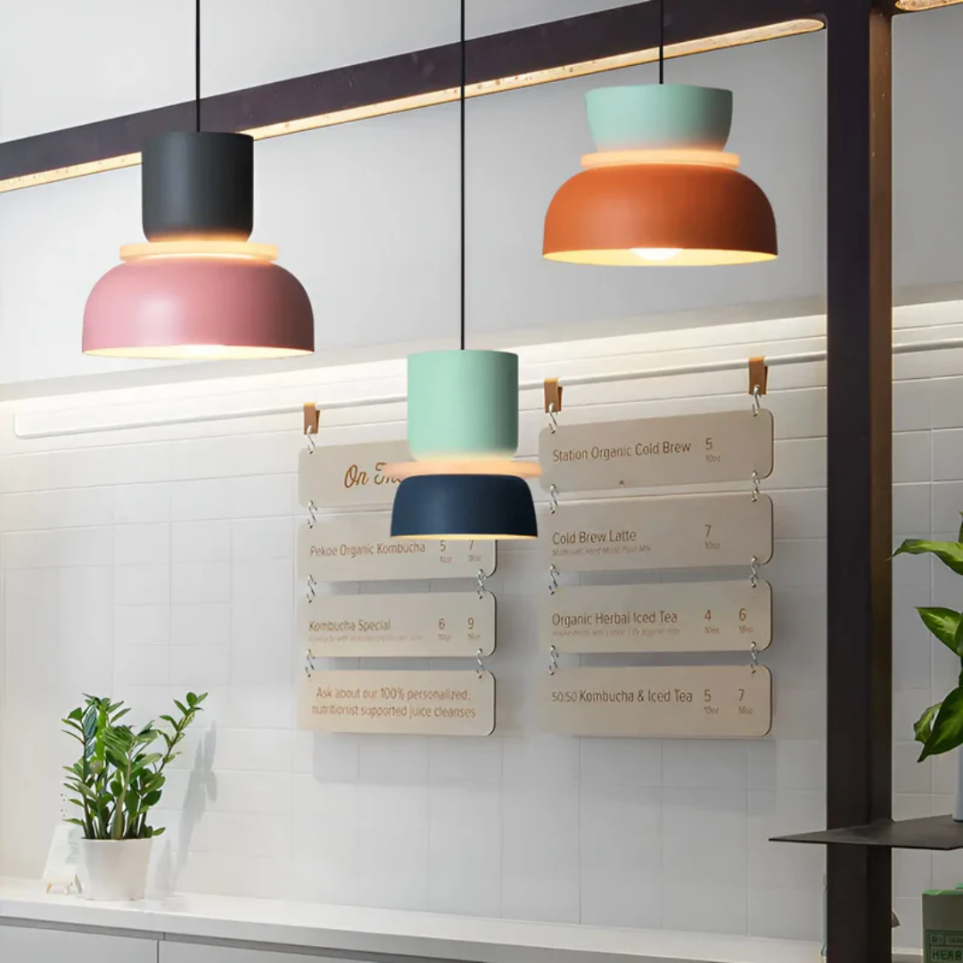 Pendelleuchte mit Macaron-Metalldom, mehreren Farben und einer Glühbirne