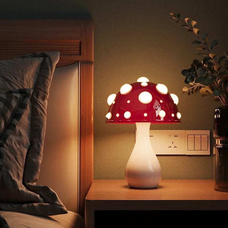 Skulpturel bordlampe med Amanita-svampekuppel, genopladelig og dæmpbar