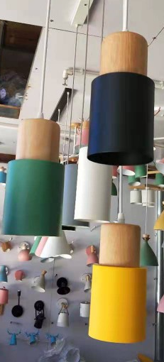 Minimalistische zylindrische Pendelleuchte aus Aluminium mit verstellbarem Kabel
