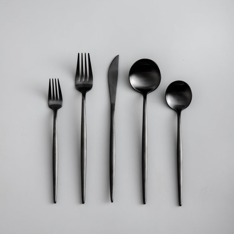 Elegant, minimalistisk og moderne bestiksæt i rustfrit stål