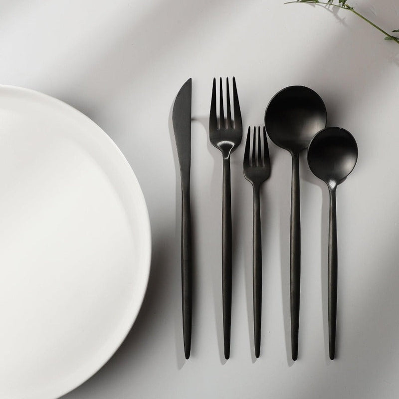Elegant, minimalistisk og moderne bestiksæt i rustfrit stål