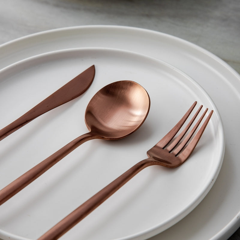 Elegant, minimalistisk og moderne bestiksæt i rustfrit stål