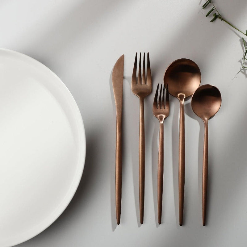 Elegant, minimalistisk og moderne bestiksæt i rustfrit stål
