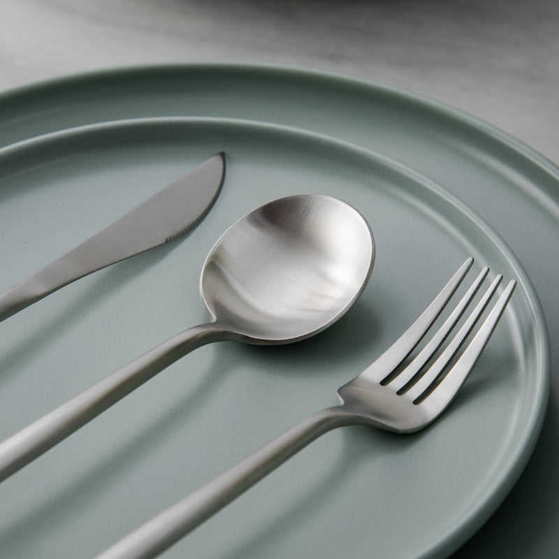 Elegant, minimalistisk og moderne bestiksæt i rustfrit stål