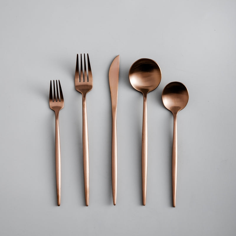 Elegant, minimalistisk og moderne bestiksæt i rustfrit stål