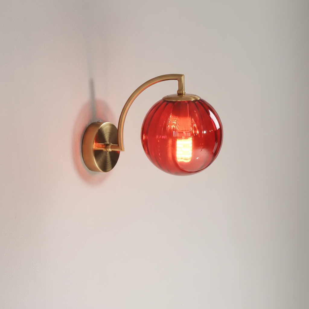 Nordische minimalistische Wandleuchte aus Metall mit schlanker Glassphäre