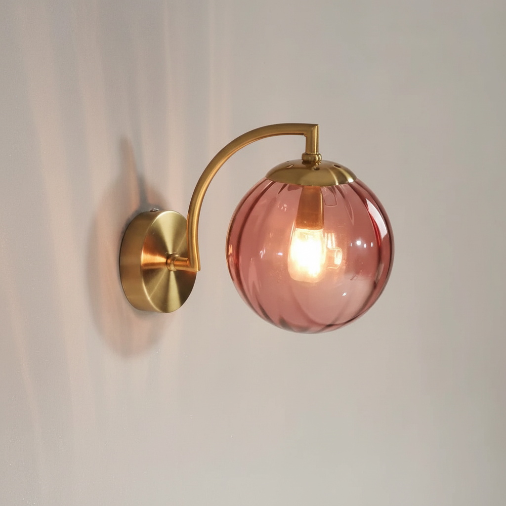 Nordische minimalistische Wandleuchte aus Metall mit schlanker Glassphäre