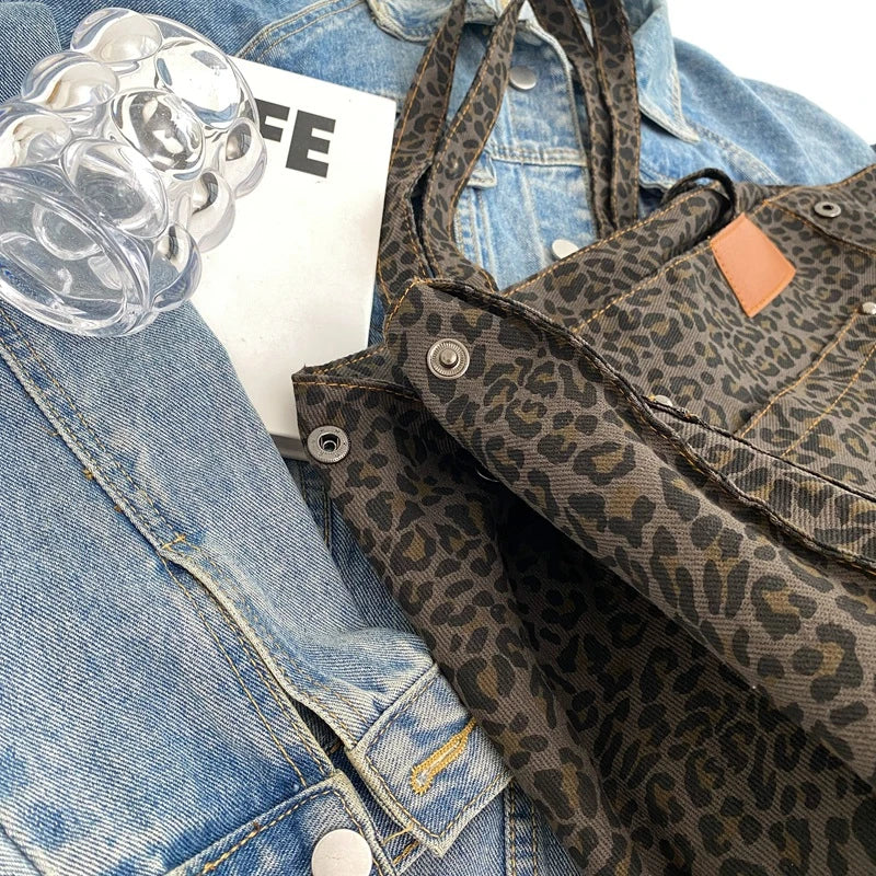 Oversized rummelig skuldertaske i kanvas med leopardmønster