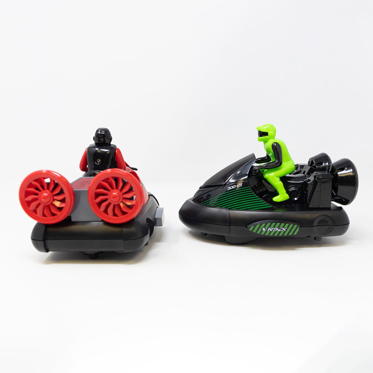 Spielzeugset mit ferngesteuerten Bumper Cars und Aufprallsensor für zwei Spieler