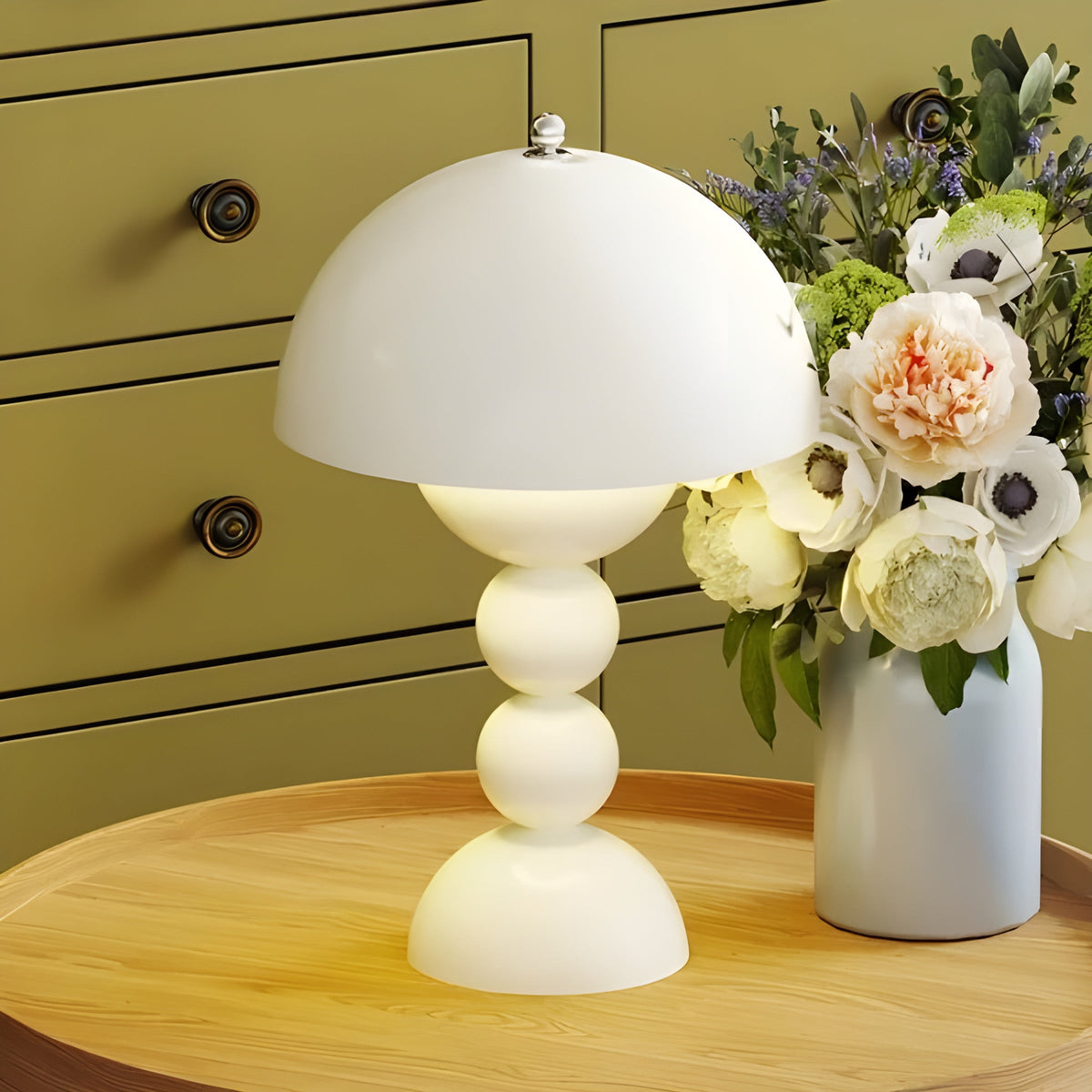 Skandinavische minimalistische dimmbare Nachttischlampe in Form einer Blütenknospe