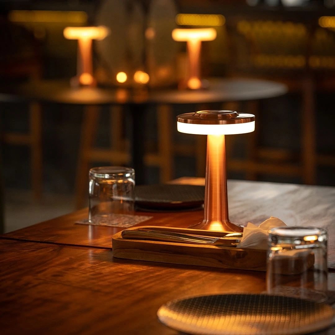 Elegante tragbare dimmbare kabellose Tischlampe aus Metall, wiederaufladbar