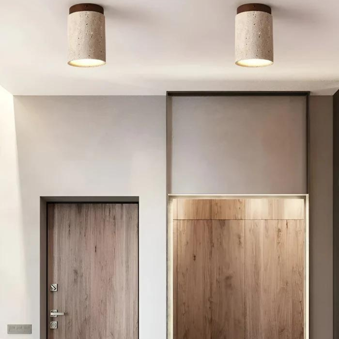 Runde Deckenleuchte aus Travertin im Wabi-Sabi-Stil mit bündiger Montage