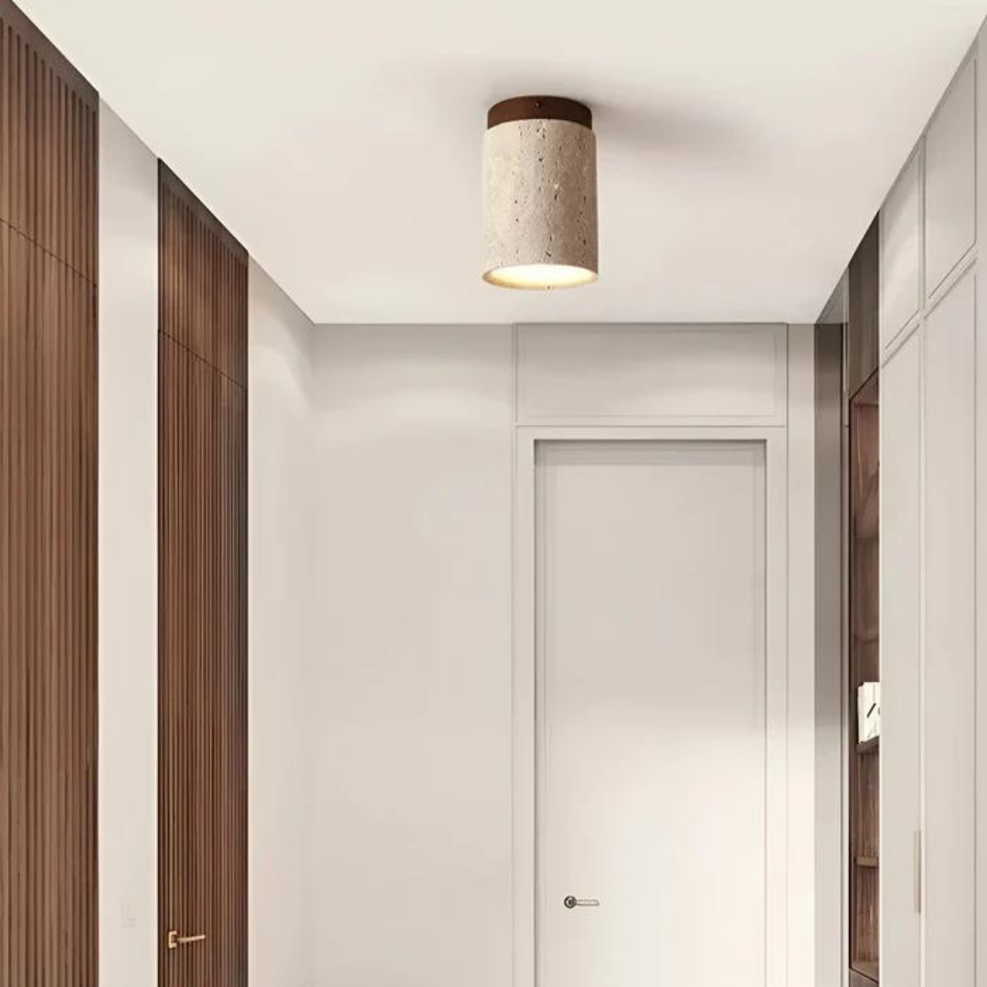 Runde Deckenleuchte aus Travertin im Wabi-Sabi-Stil mit bündiger Montage