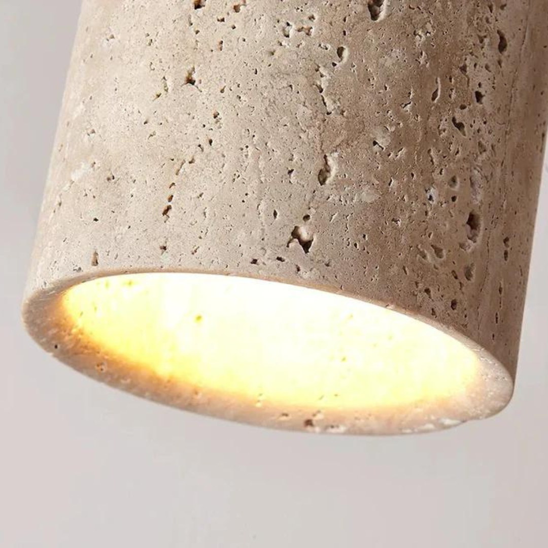 Runde Deckenleuchte aus Travertin im Wabi-Sabi-Stil mit bündiger Montage