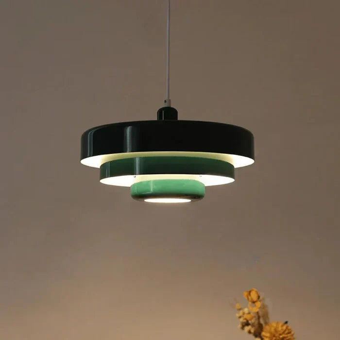 Retro-Pendelleuchte aus Metall im Bauhaus-Stil mit Saugfußbefestigung