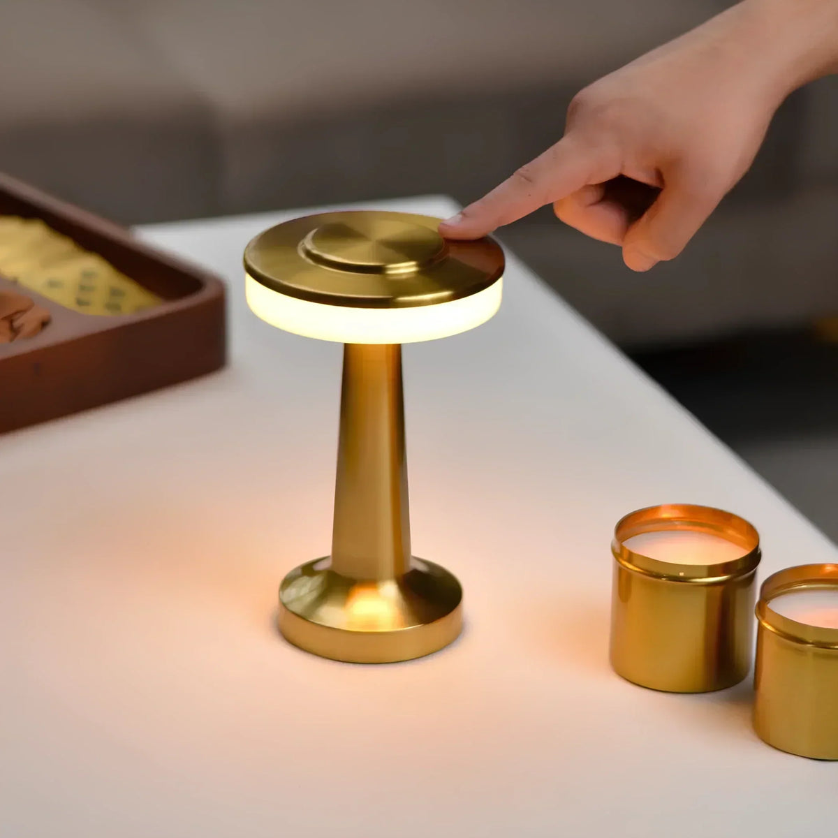 Kabellose aufladbare dimmbare Vintage-Tischlampe aus Metall mit stimmungsvollem Leuchten