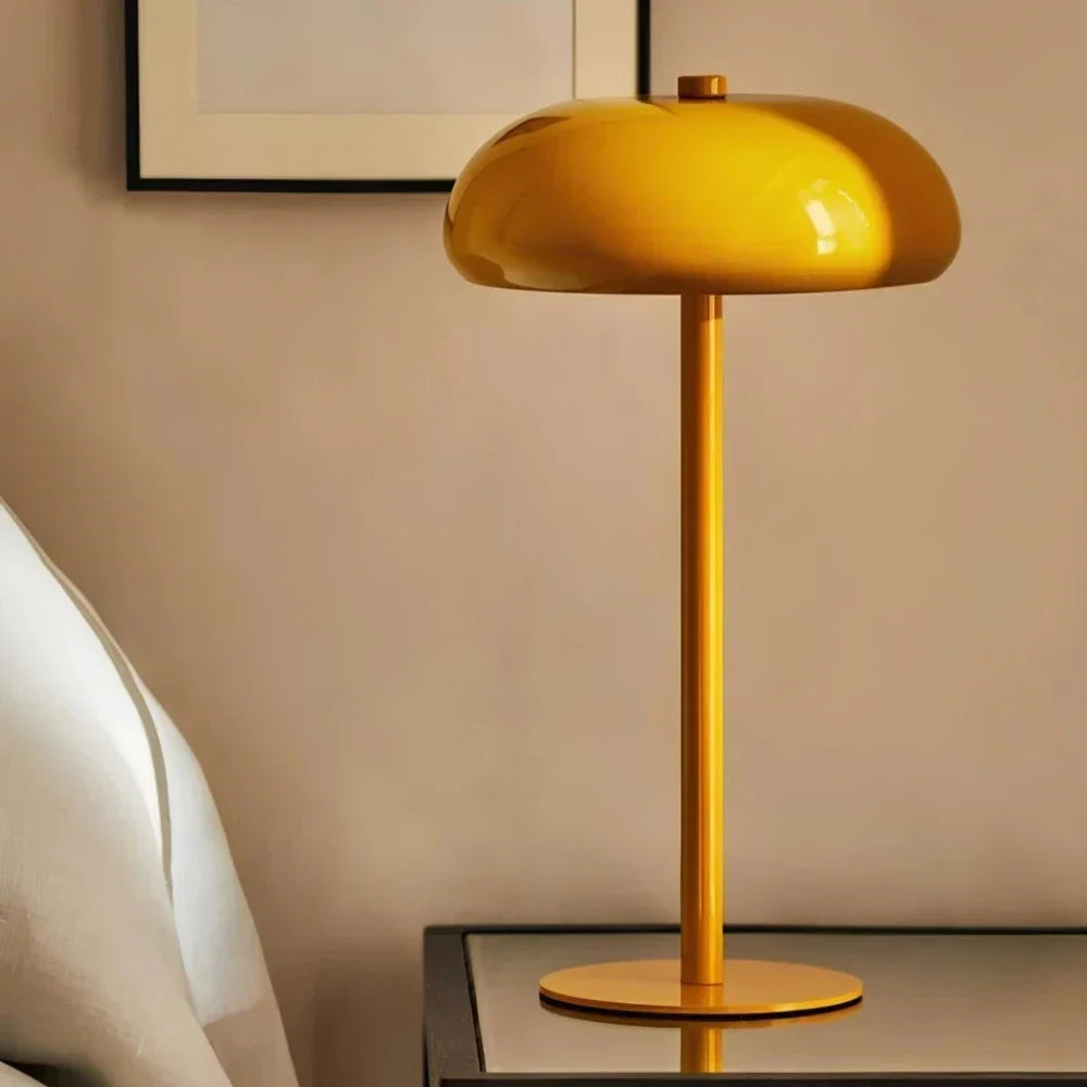 Bærbar genopladelig bordlampe med retroafrundet silhuet og touchbetjening